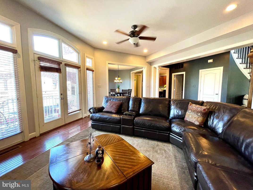 Chandelier, Dining room, Interior, Living room, Recessed Lighting, Wood Texture Flooring