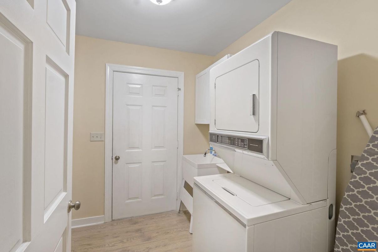 Interior, Utility Closets, Washer, Wood Texture Flooring