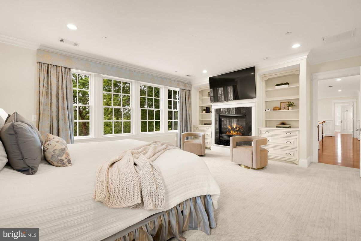 Bedroom, Fireplace, Interior, Recessed Lighting, Wood Texture Flooring