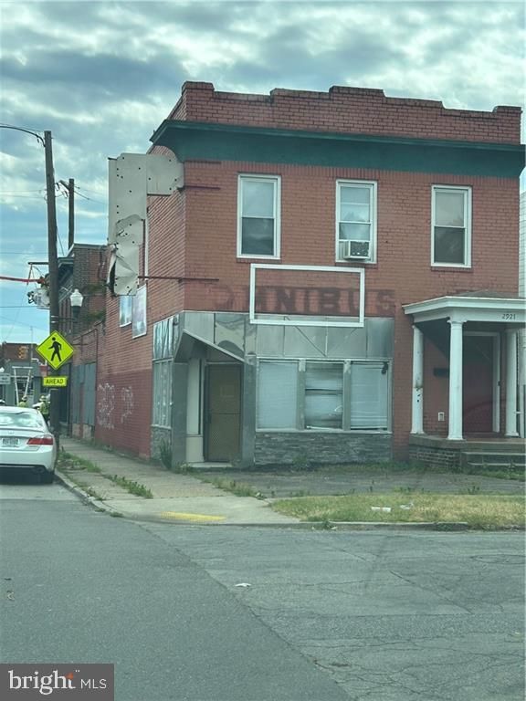 Exterior, Facade, Brick Facade, Rowhouse