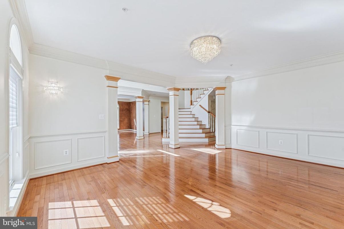 Chandelier, Empty room, Interior, Wood Texture Flooring