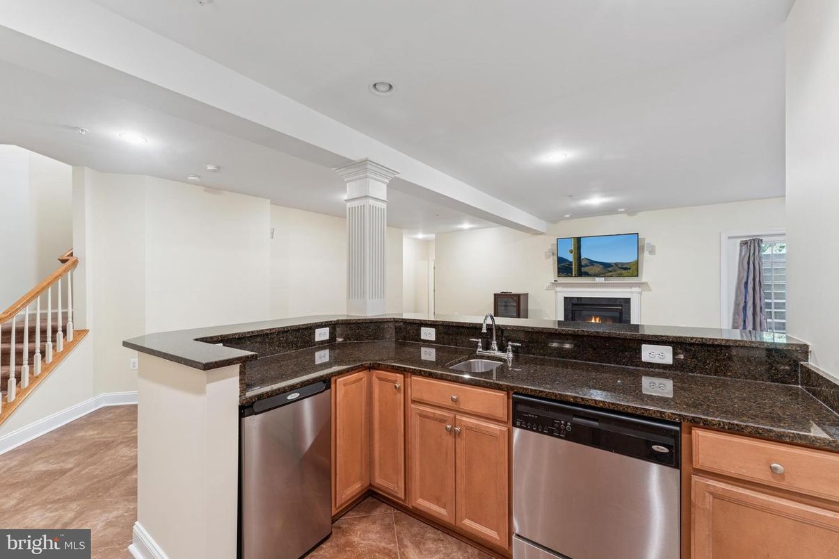 Fireplace, Interior, Kitchen, Recessed Lighting