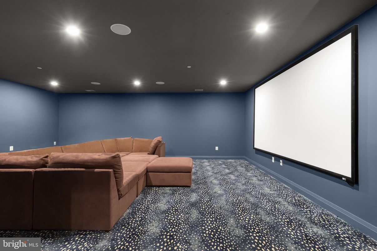 Interior, Projection Screen, Recessed Lighting, Theatre Room