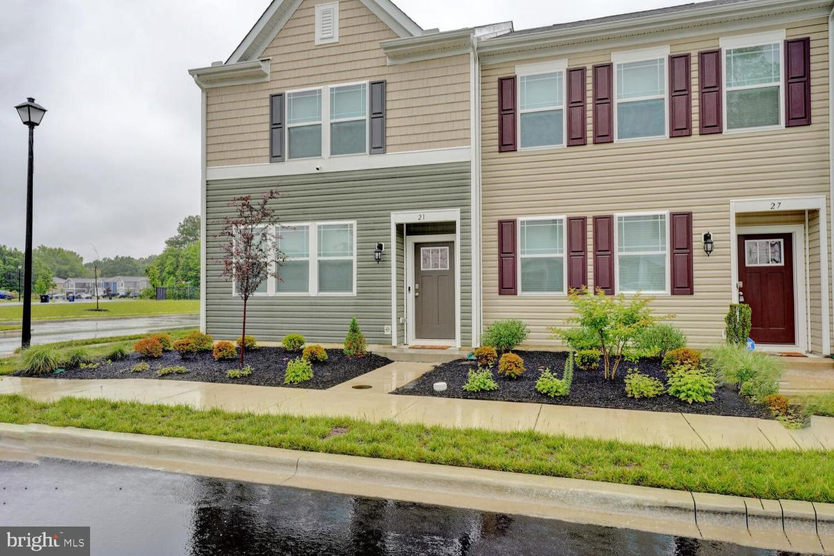 Exterior, Facade, Rowhouse