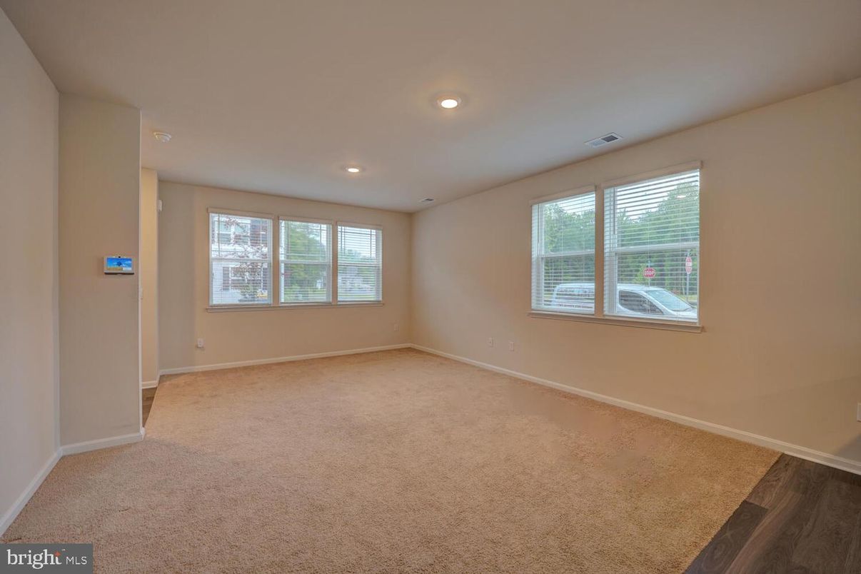 Empty room, Interior, Recessed Lighting