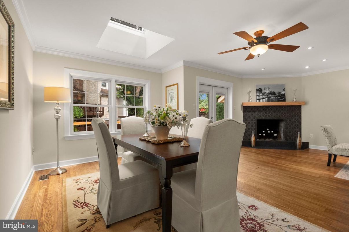 Dining room, Fireplace, Interior, Recessed Lighting, Wood Texture Flooring
