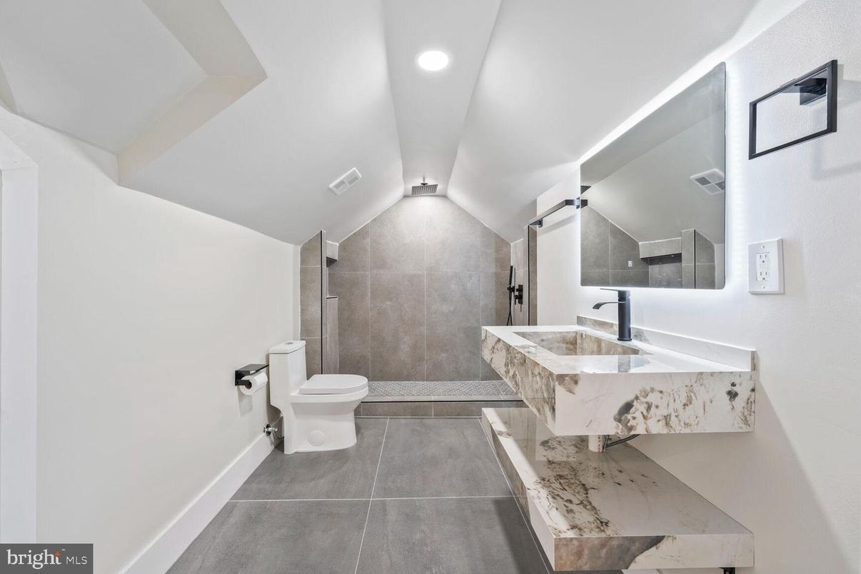 Bathroom, Interior, Recessed Lighting