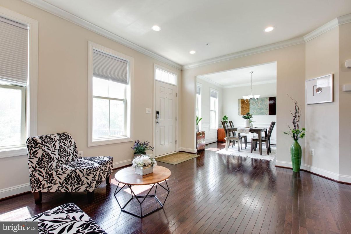 Chandelier, Dining room, Interior, Recessed Lighting, Wood Texture Flooring