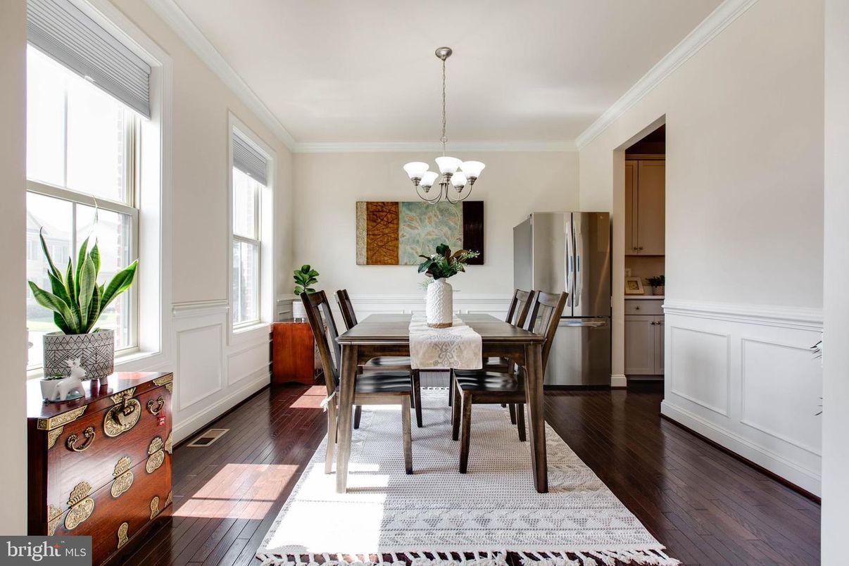Chandelier, Dining room, Interior, Stainless Steel Appliances, Wood Texture Flooring