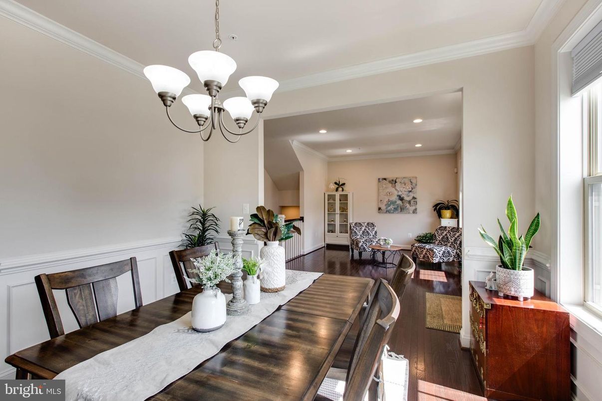 Chandelier, Dining room, Interior, Living room, Recessed Lighting, Wood Texture Flooring