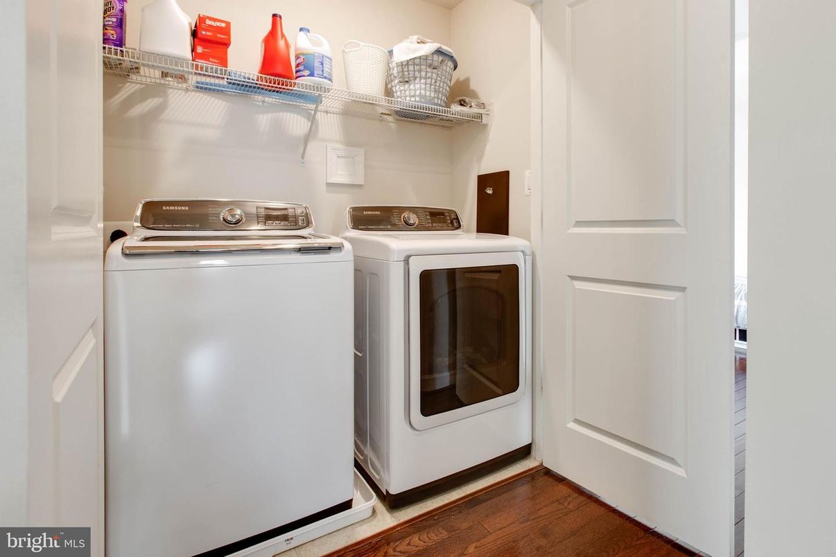Interior, Utility Closets, Washer, Wood Texture Flooring