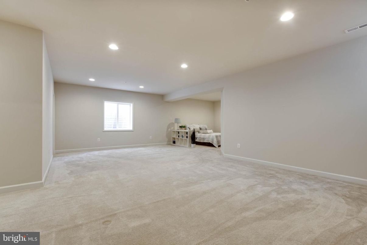 Empty room, Interior, Recessed Lighting