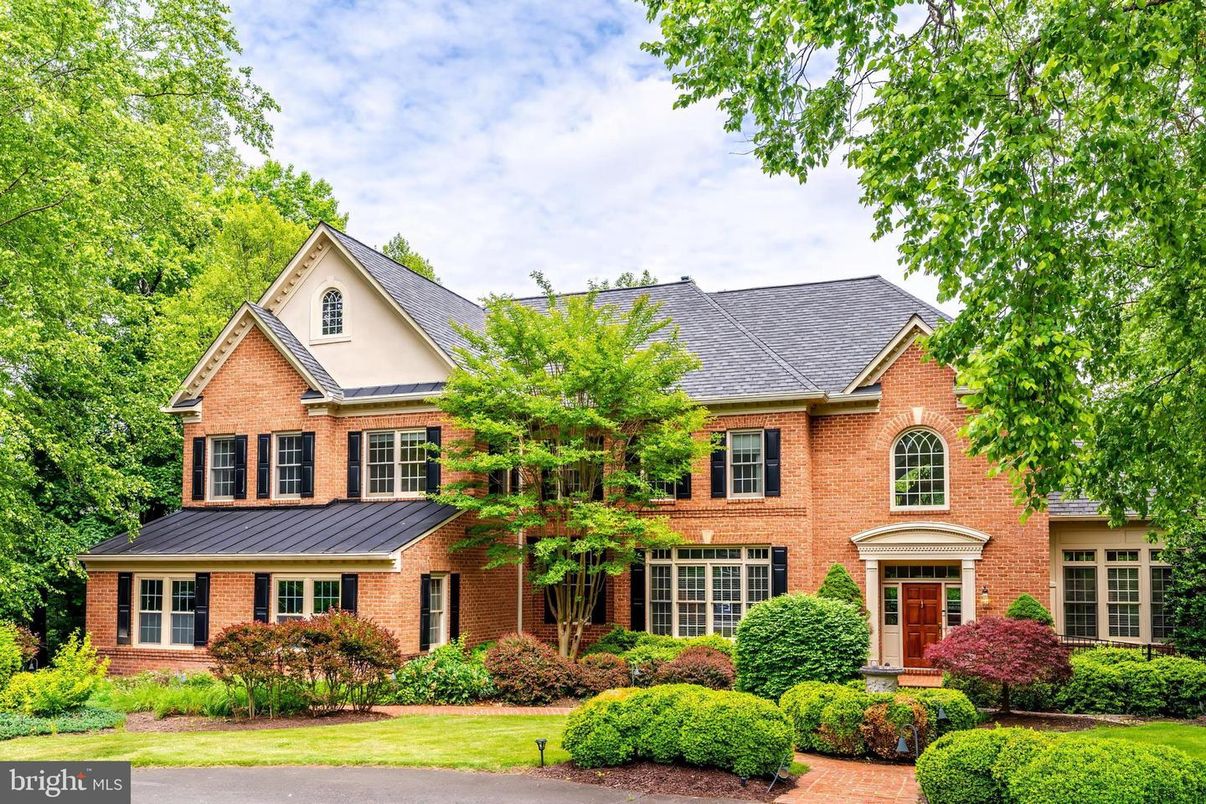 Exterior, Facade, Brick Facade, Brick Traditional