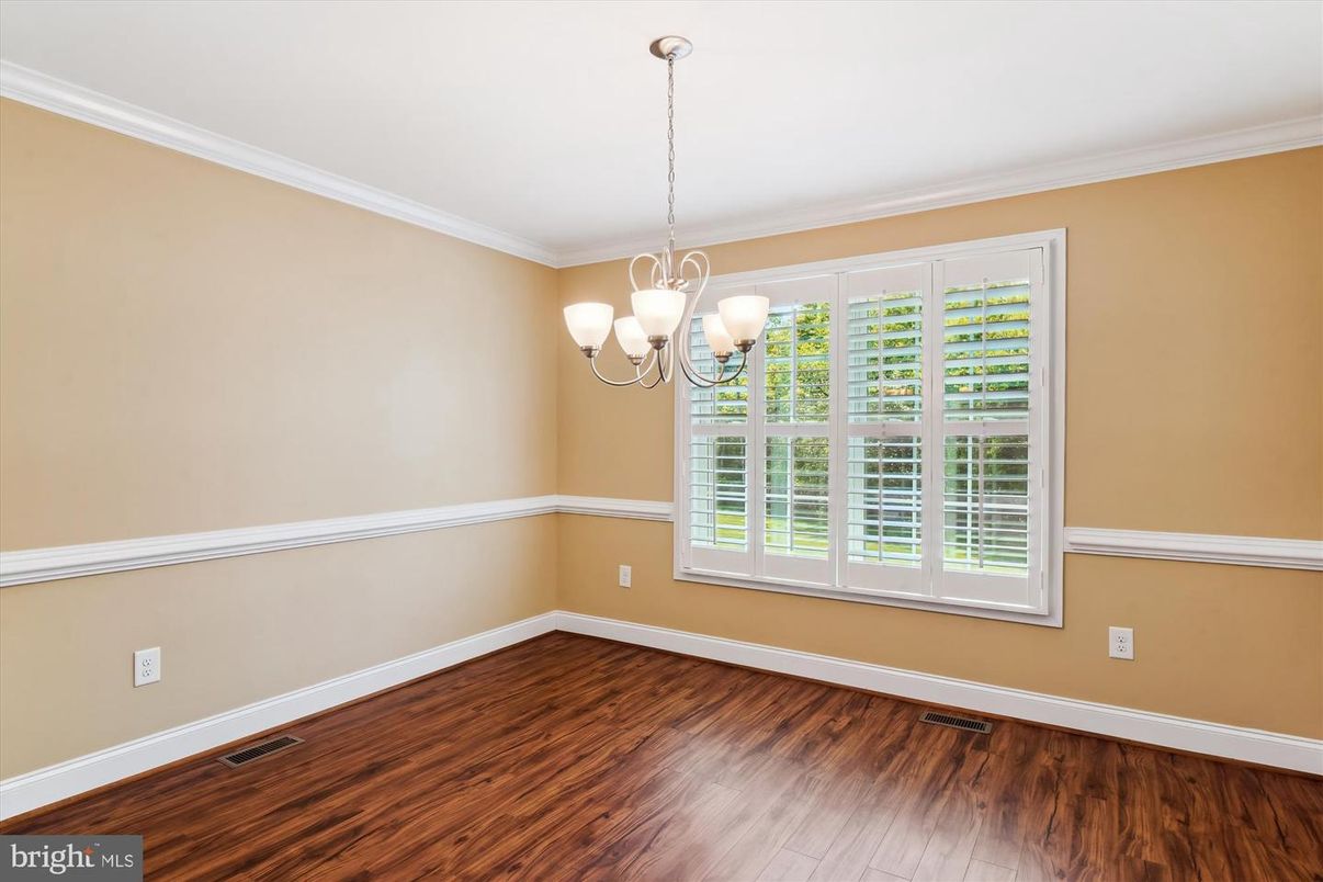 Chandelier, Empty room, Interior, Wood Texture Flooring