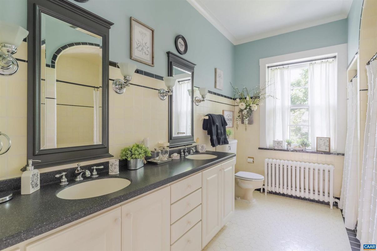 Bathroom, Dual Sink Vanities, Interior