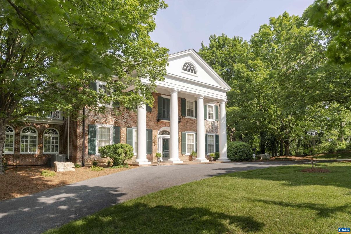 Backyard, Exterior, Facade, Brick Facade, Georgian