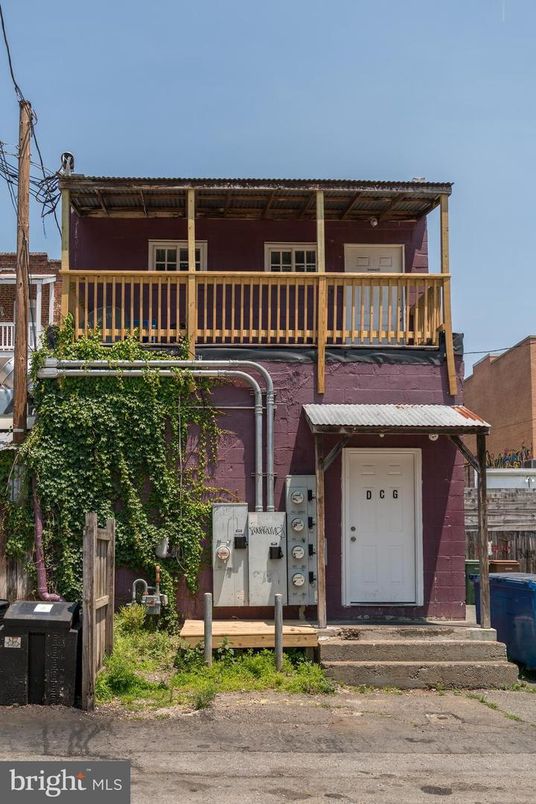 Exterior, Facade, None