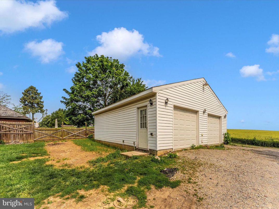 Backyard, Detached Garage, Exterior