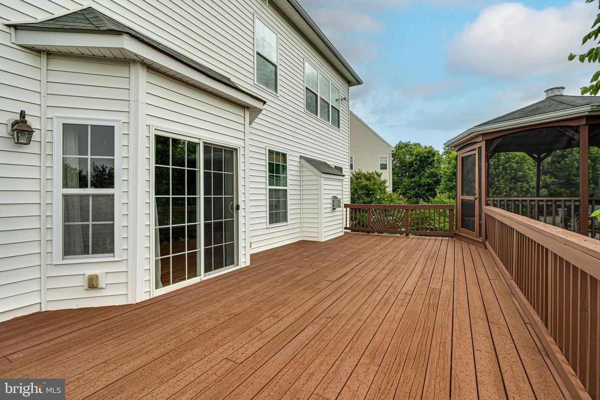 Exterior, Wood Texture Flooring