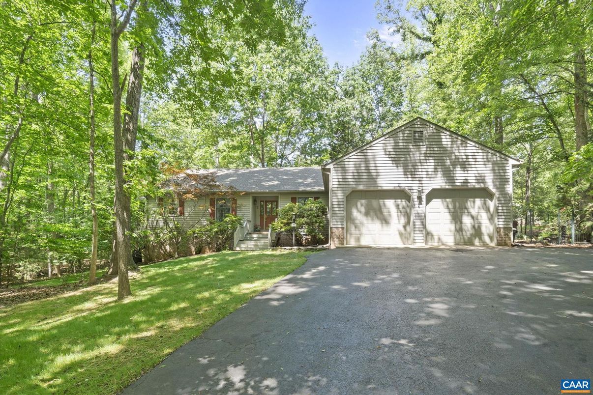 Attached, Exterior, Facade, Brick Facade, Ranch