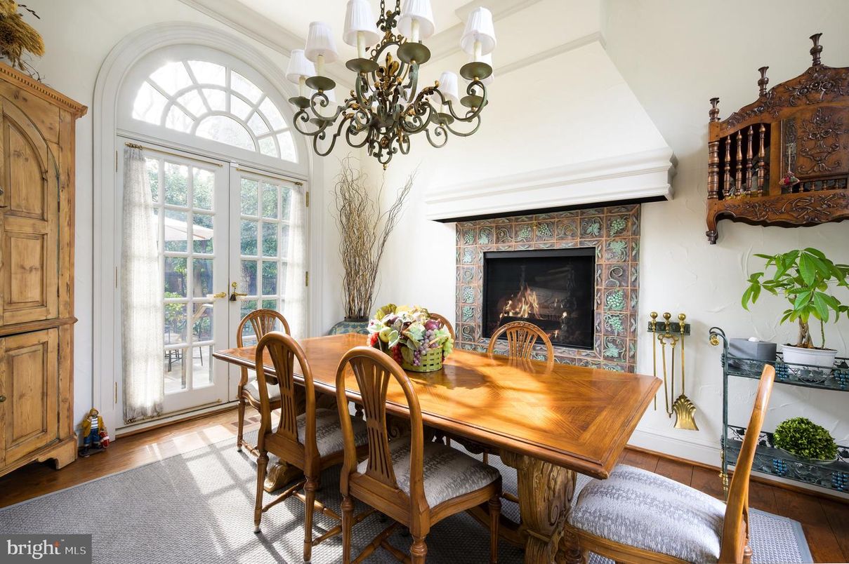 Chandelier, Dining room, Fireplace, Interior, Wood Texture Flooring