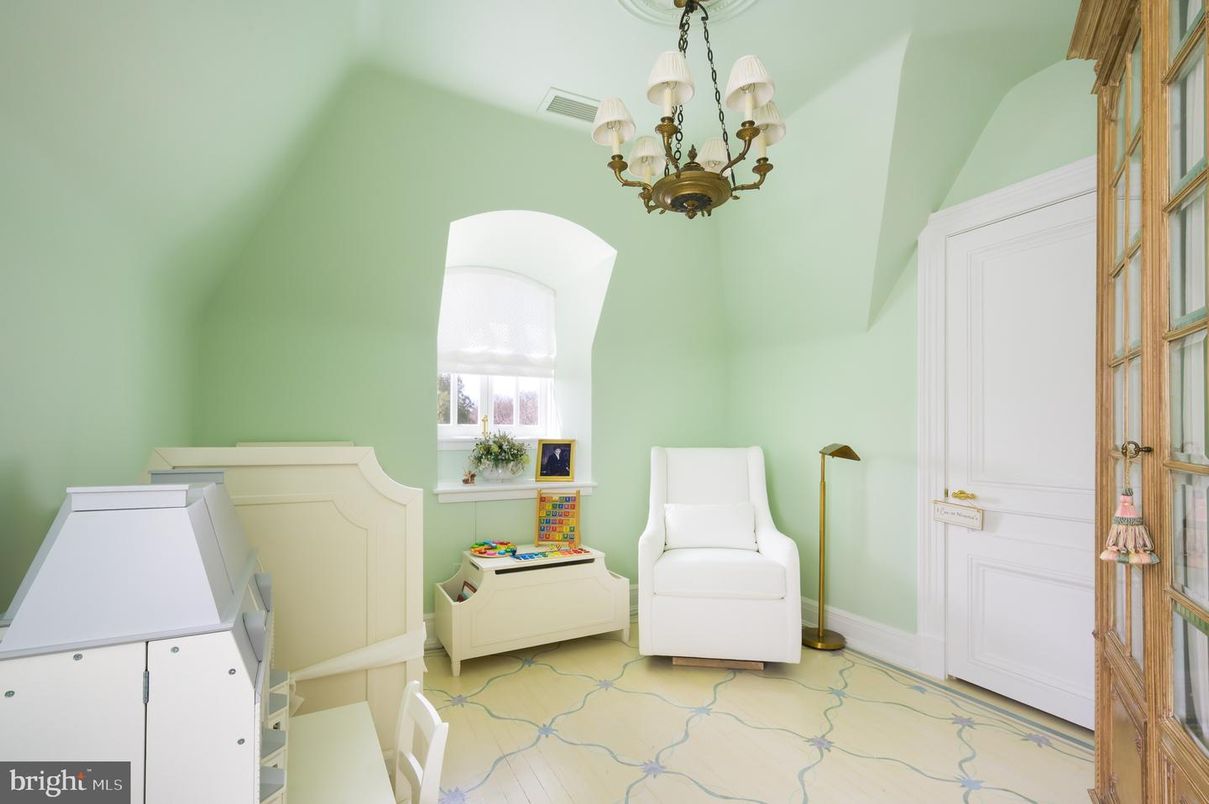 Chandelier, Interior