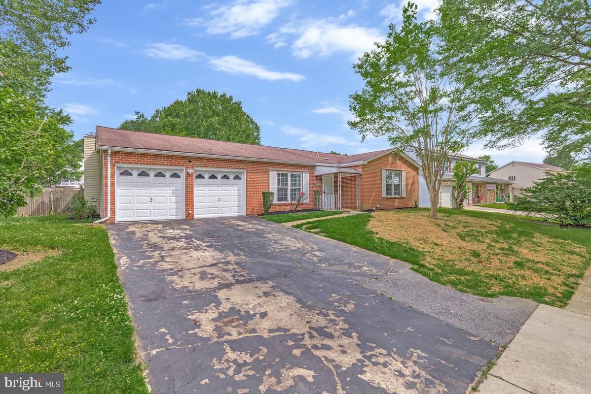 Attached, Exterior, Facade, Brick Facade, Cape Cod