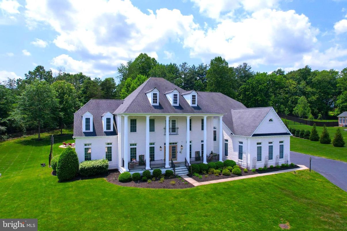 Backyard, Exterior, Facade, French Provincial