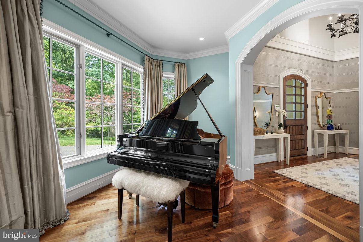 Interior, Piano, Recessed Lighting, Wood Texture Flooring