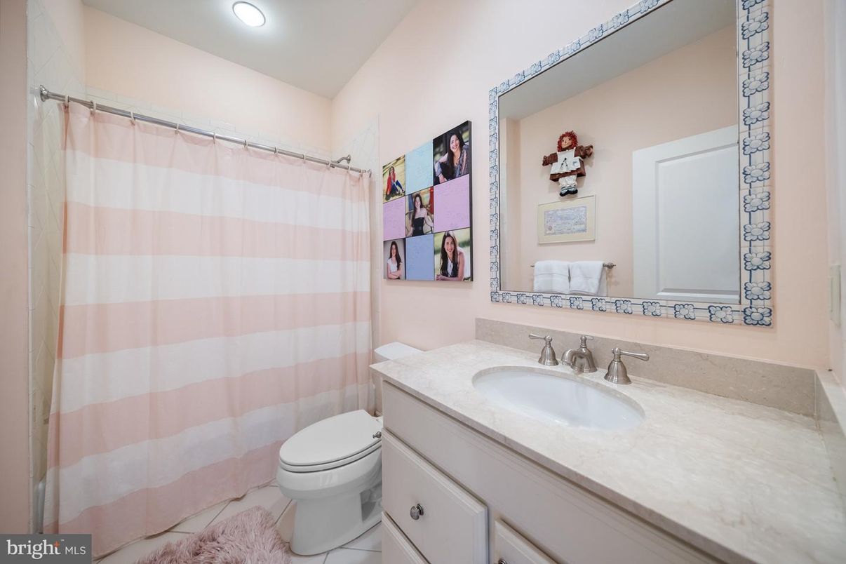 Bathroom, Interior, Recessed Lighting