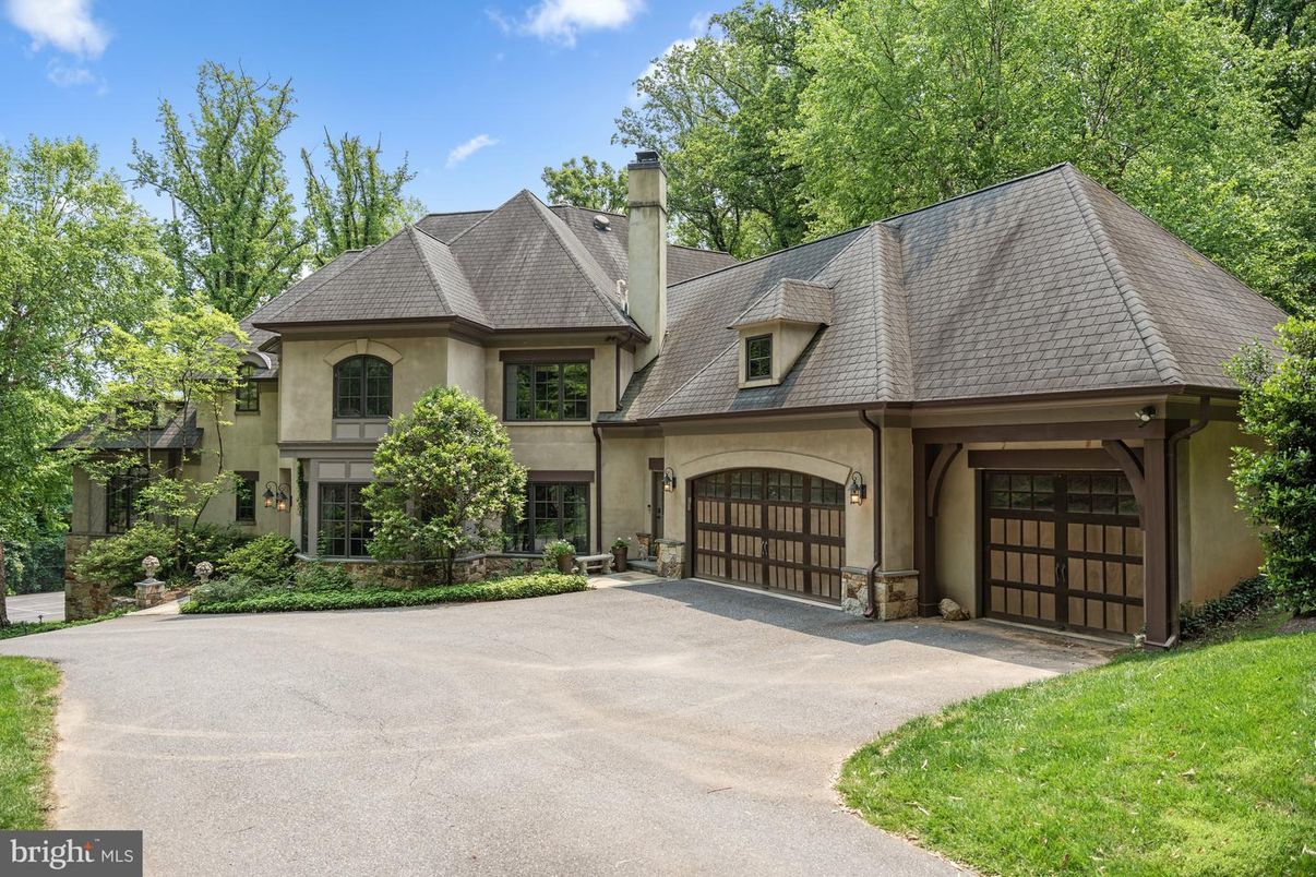 Attached, Exterior, Facade, French Provincial