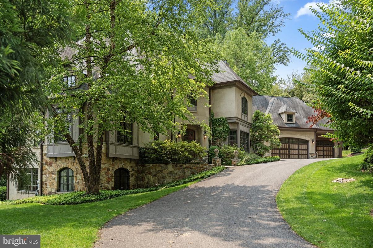 Attached, Exterior, Facade, French Provincial