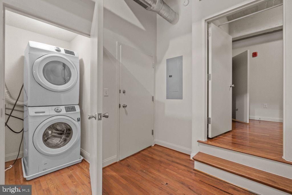 Interior, Utility Closets, Washer, Wood Texture Flooring