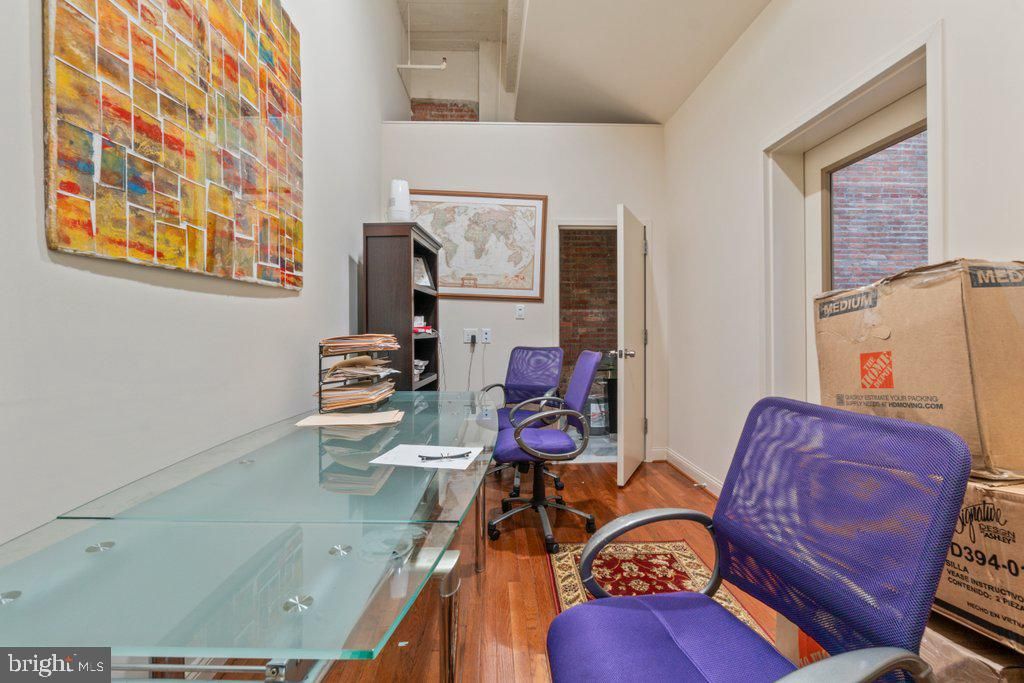 Home Office, Interior