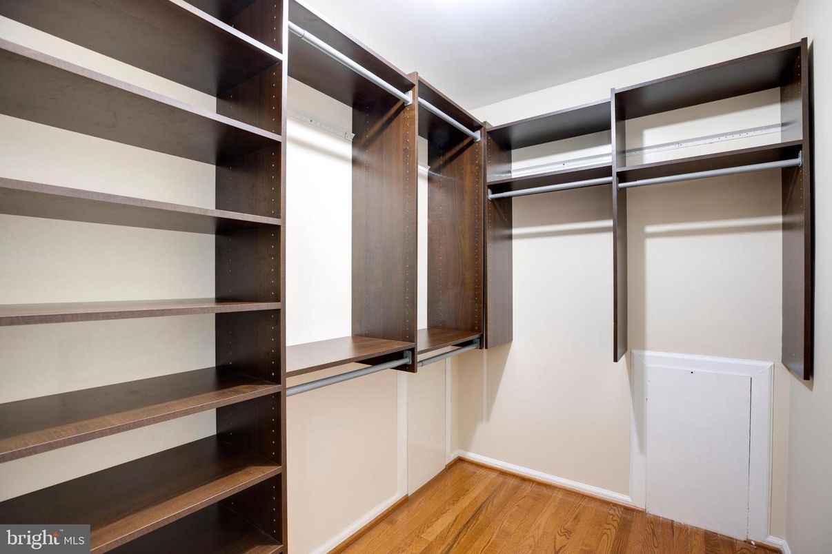 Interior, Walk-in Closets, Wood Texture Flooring