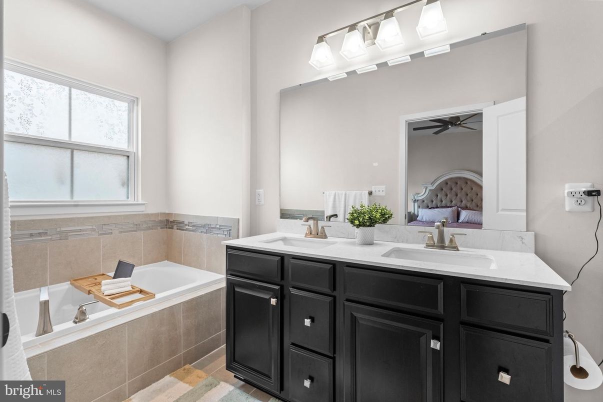 Bathroom, Dual Sink Vanities, Interior