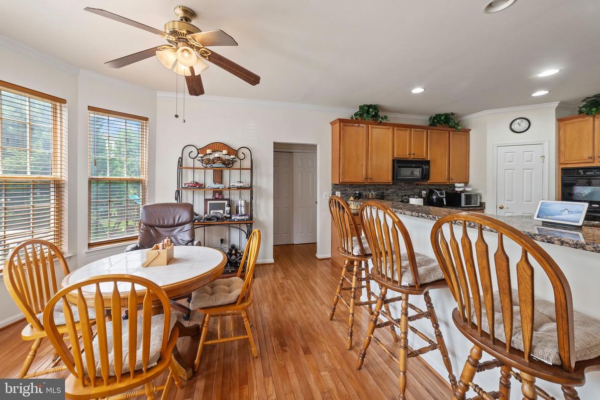 Dining room, Interior, Kitchen, Recessed Lighting, Wood Texture Flooring