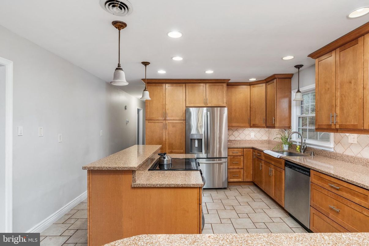 Interior, Kitchen, Pendant Lights, Recessed Lighting, Stainless Steel Appliances