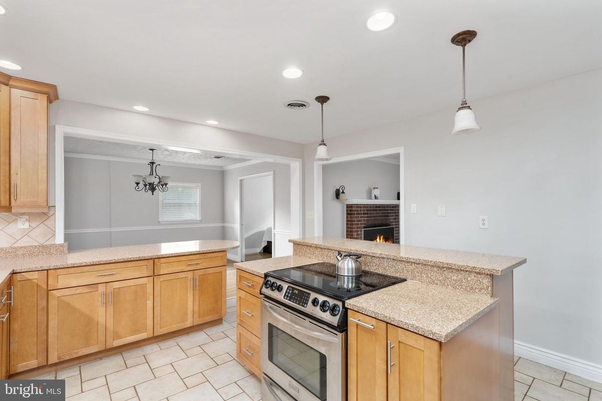 Fireplace, Interior, Kitchen, Pendant Lights, Recessed Lighting