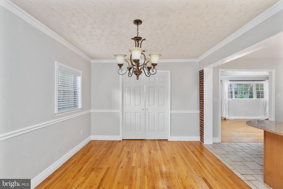 Chandelier, Empty room, Interior, Wood Texture Flooring