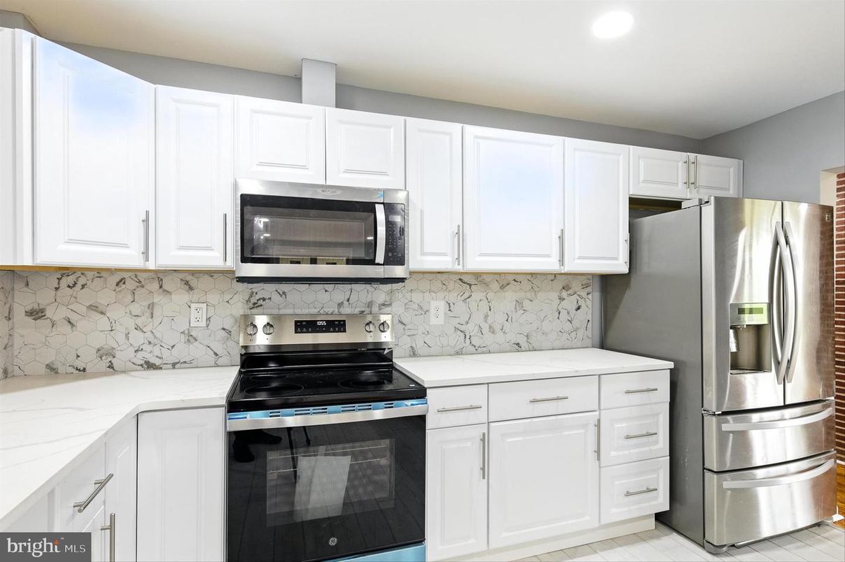 Interior, Kitchen, Marble, Recessed Lighting, Stainless Steel Appliances