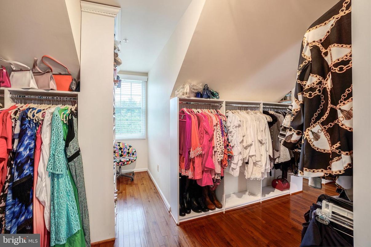 Interior, Walk-in Closets, Wood Texture Flooring