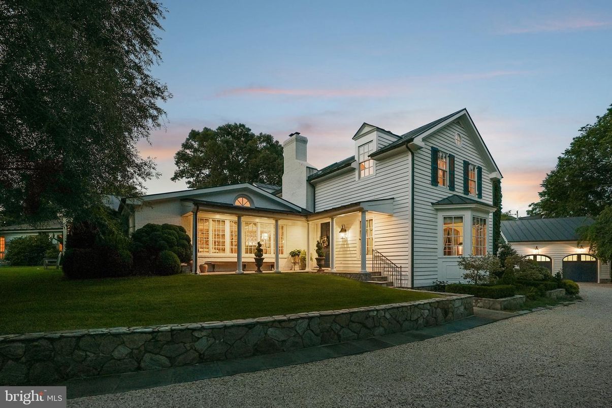 Backyard, Exterior, Facade, Farmhouse