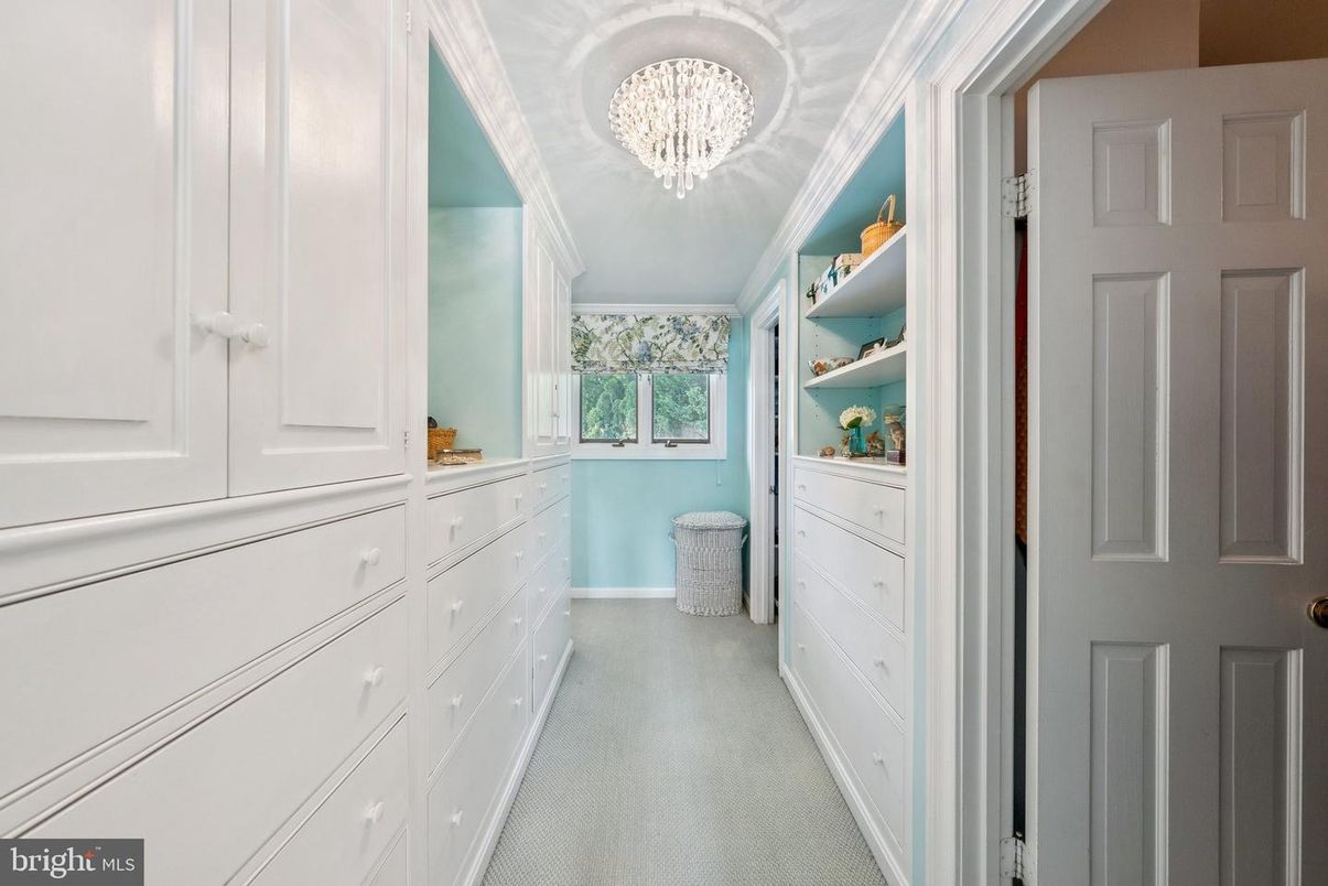 Chandelier, Interior