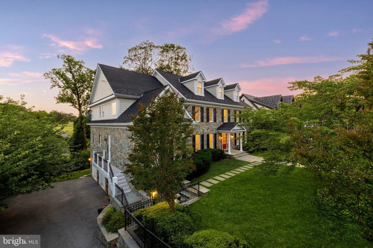 Backyard, Exterior, Facade, French Provincial