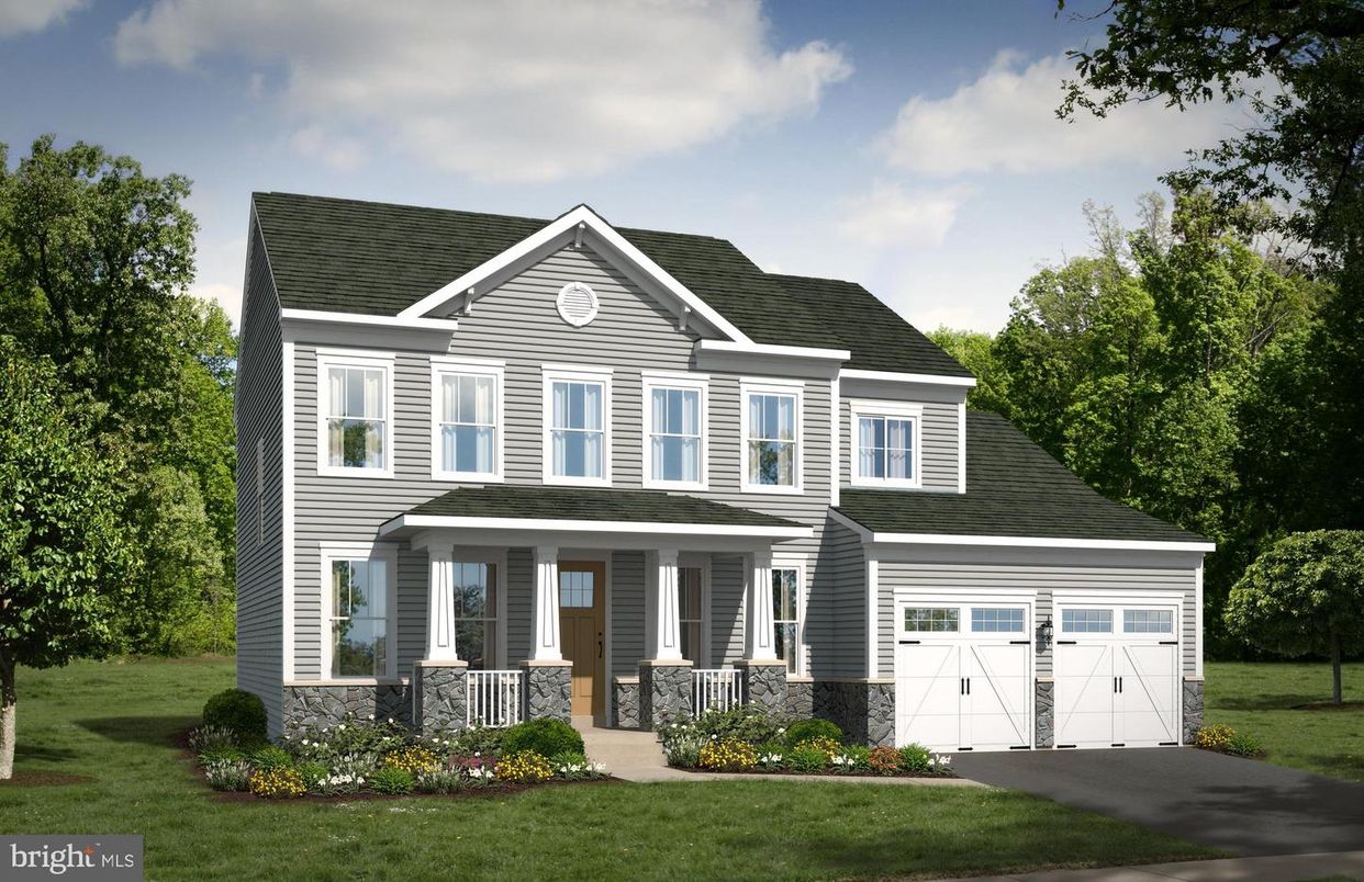 Attached, Exterior, Facade, Farmhouse