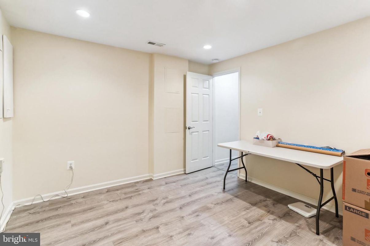 Home Office, Interior, Recessed Lighting, Wood Texture Flooring