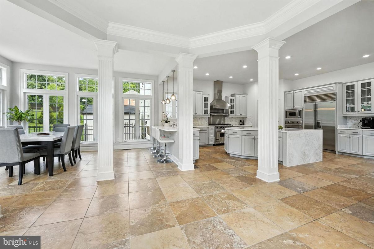 Dining room, Interior, Kitchen, Pendant Lights, Recessed Lighting, Stainless Steel Appliances