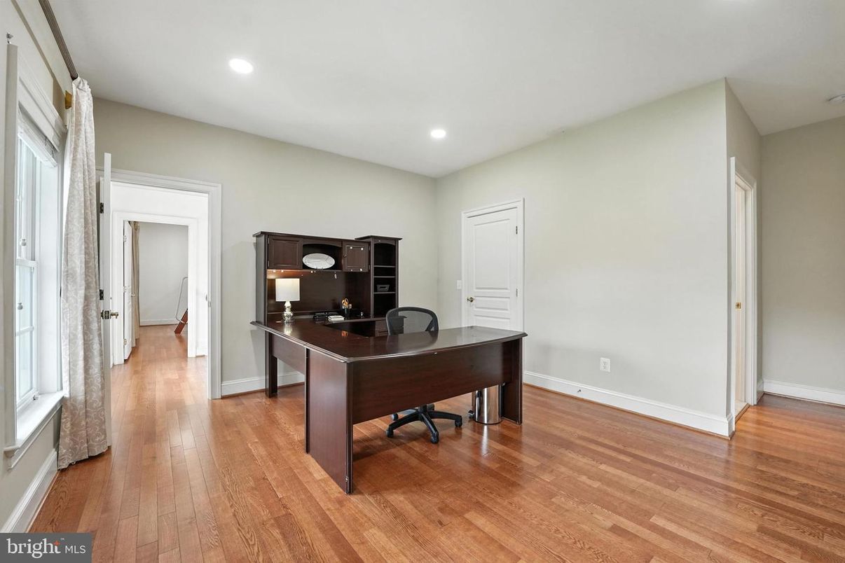 Home Office, Interior, Recessed Lighting, Wood Texture Flooring