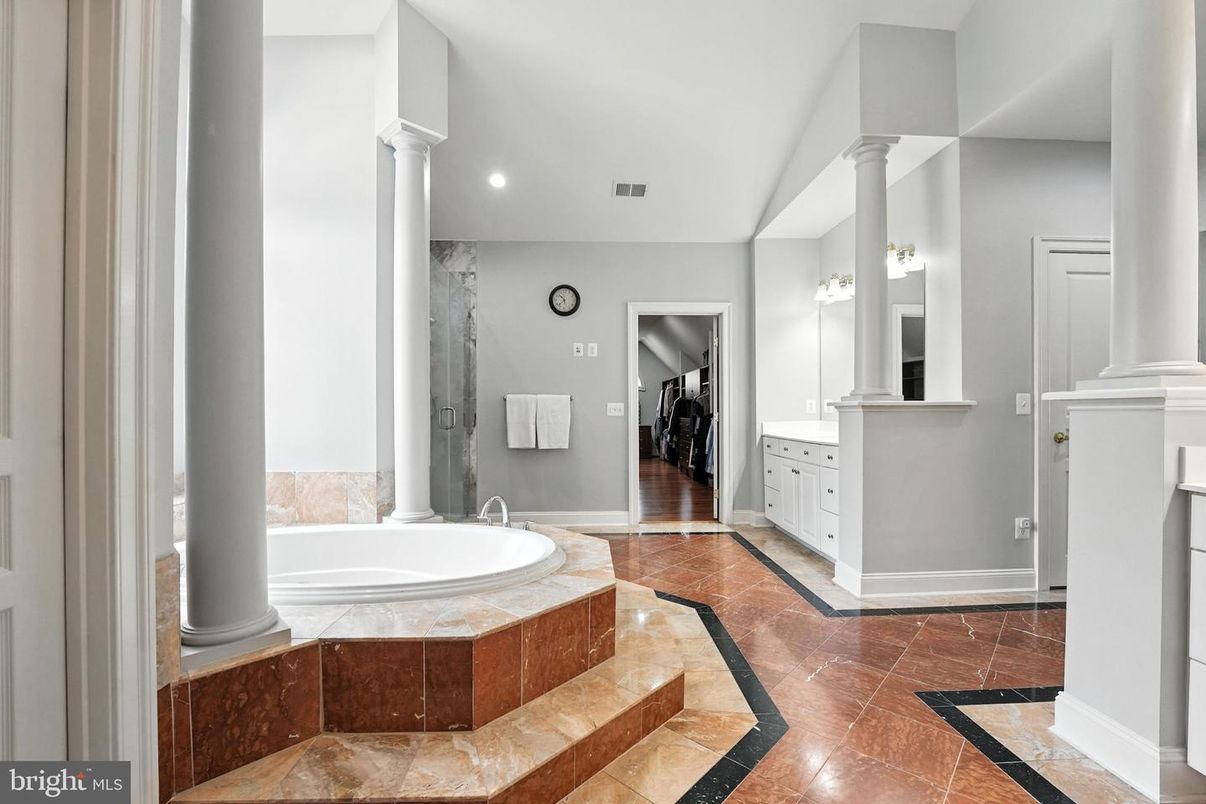 Bathroom, Interior, Recessed Lighting